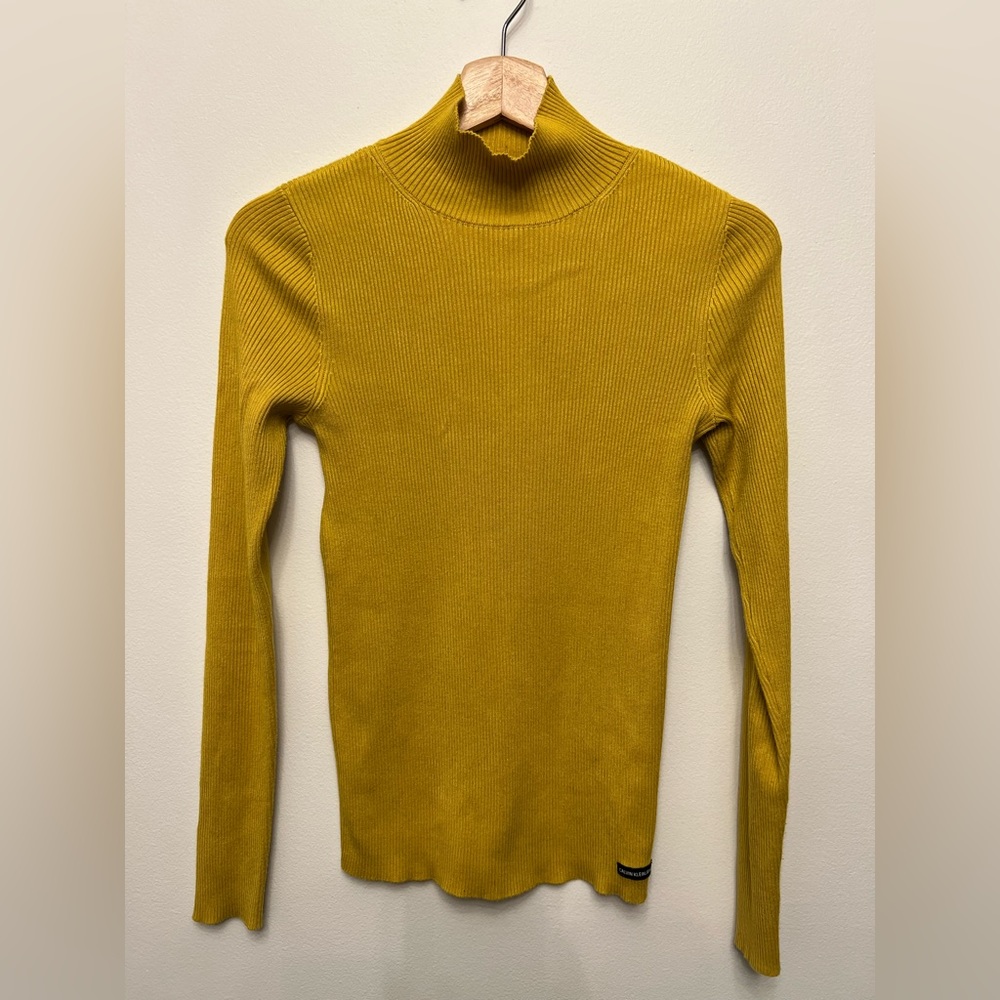 Calvin Klein women’s turtle neck top